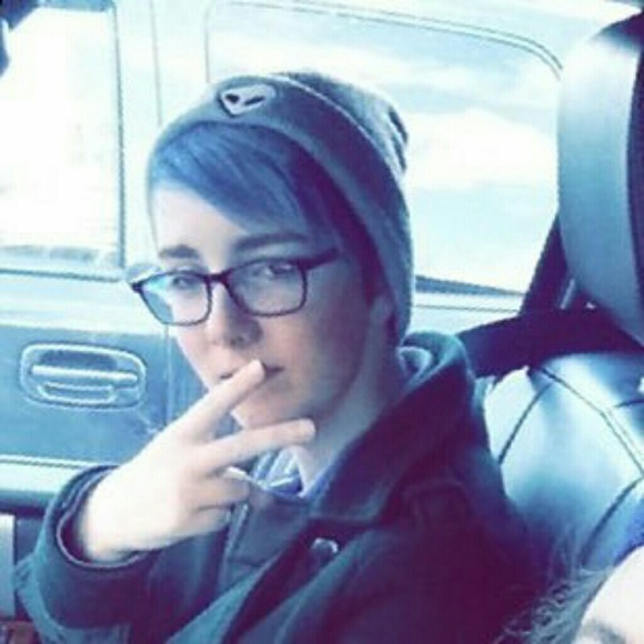 Meet your Posher, Abi - Picture 1 of 1